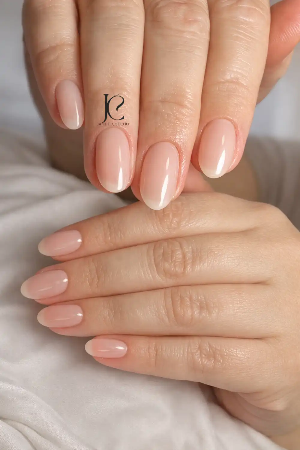 Unhas naturais com blindagem e brilho protetor